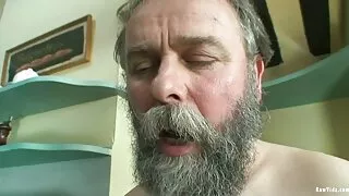চর্মসার শ্যামাঙ্গিনী ...