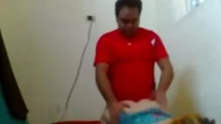 ট্যাটু করা স্লাট লিভ ...