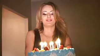 আনিয়া ওলসনের সাথে র ...